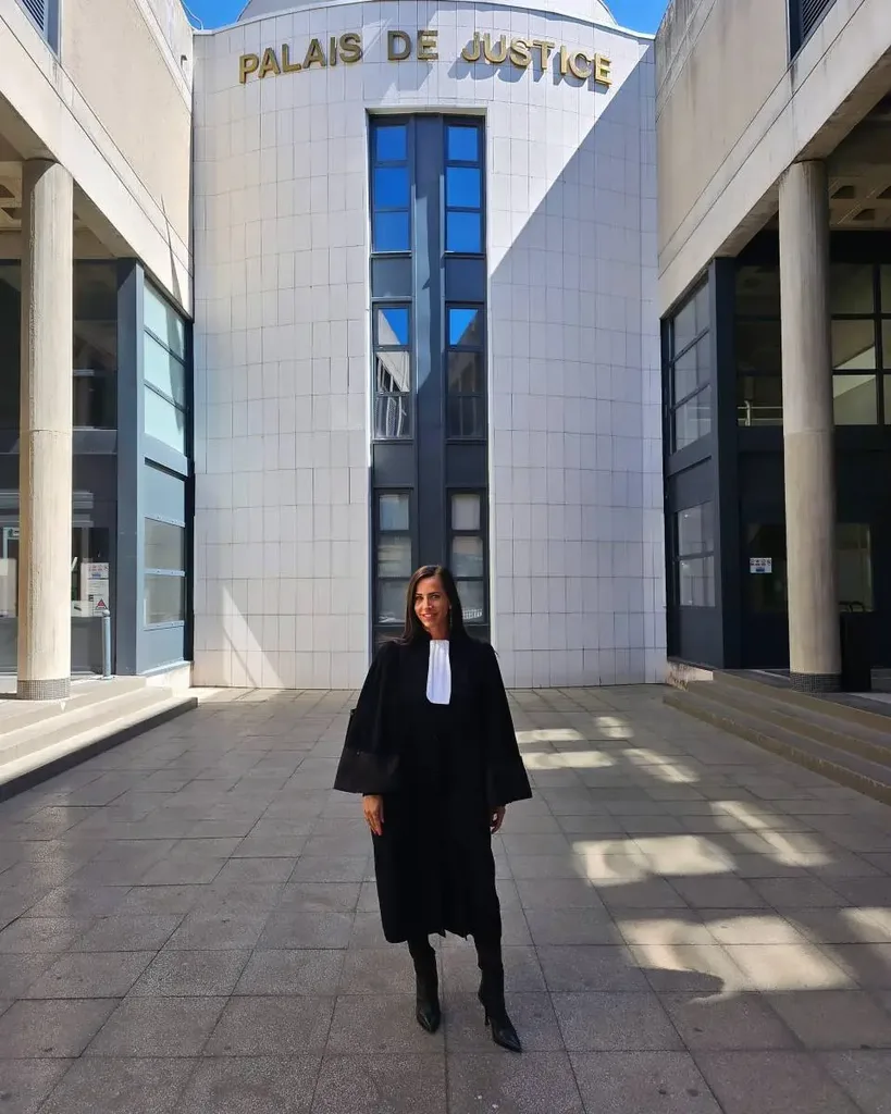 Maître Elodie Gigant devant le Palais de Justice